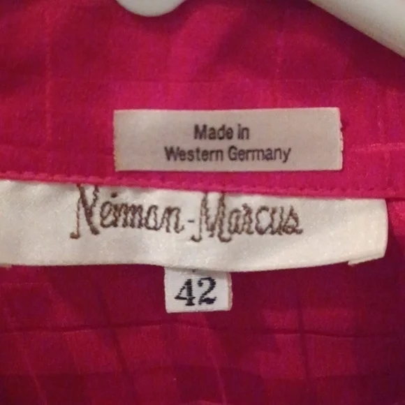 NEIMAN MARCUS RED 2 PIECE - Picture 2 of 5